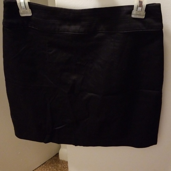 H&M Dresses & Skirts - !LAST CHANCE!🔴4/20 H&M Black Mini Skirt